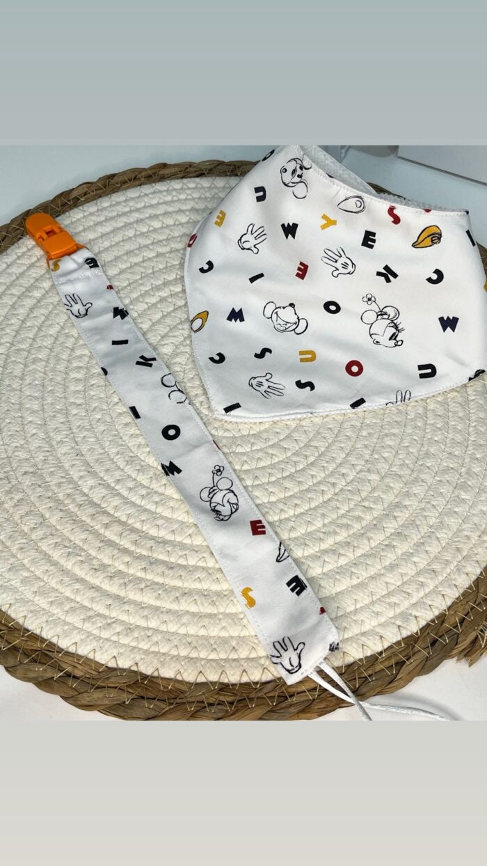 WhatsApp Image 2026-04-26 at 17.13.49 Bandana con chupetero para bebé pack práctico
